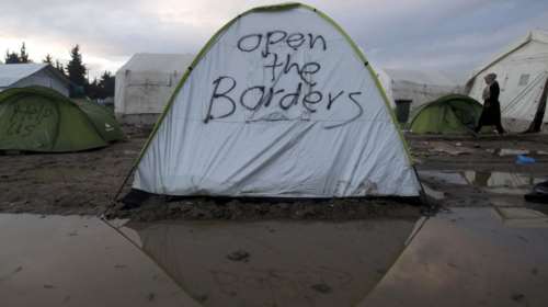 «Βούλιαξαν» οι σκηνές στα λασπόνερα της Ειδομένης