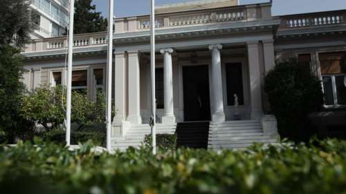 Μόλις υπέγραψαν την ανακοίνωση, ο Τσίπρας τους αποκάλεσε Τρόικα εσωτερικού