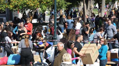 Εντυπωσιακή συγκέντρωση βοήθειας  για τους πρόσφυγες στο Σύνταγμα