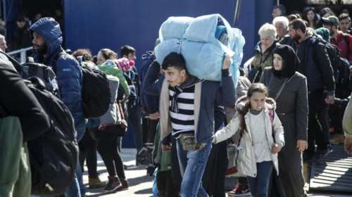 Καραβιές προσφύγων στον Πειραιά, πάνω από 2.000 στο λιμάνι