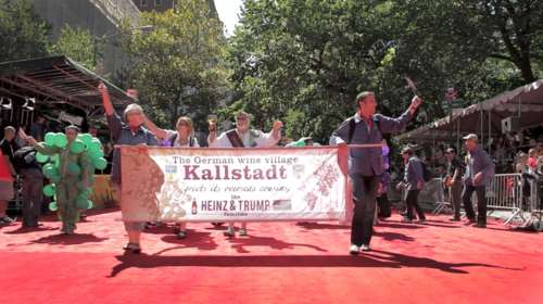 Στο χωριό του Τραμπ δεν θέλουν ούτε να τον βλέπουν!