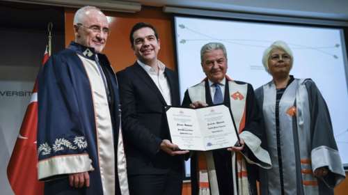 Η τελετή αναγόρευσης του Τσίπρα σε επίτιμου διδάκτορα στη Σμύρνη