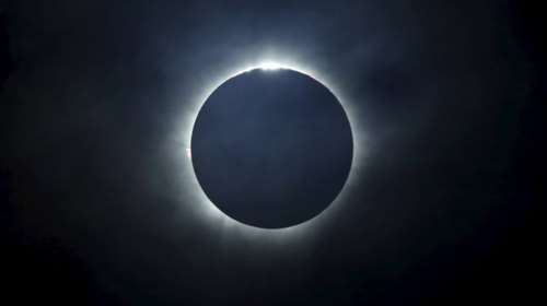 Η ολική έκλειψη ηλίου με το "μάτι" της NASA