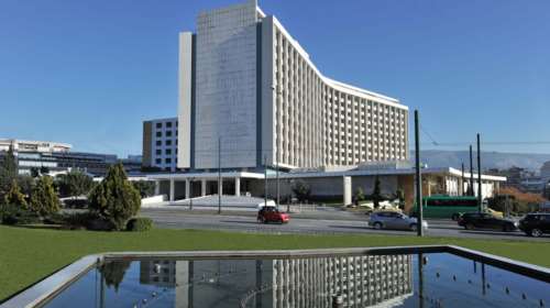 Χίλτον: Από τον 5ο όροφο στο 2ο υπόγειο οι θεσμοί