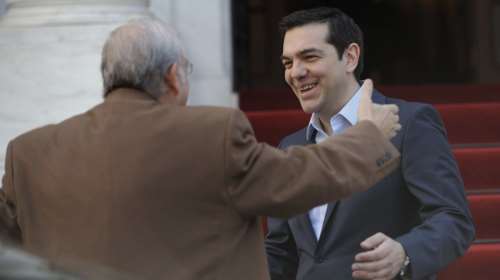 Tσίπρας σε Γκουρία: Πρέπει να λυθεί το προσφυγικό