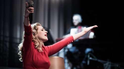 Η Νατάσσα Μποφίλιου σε μία ολοκαίνουρια παράσταση