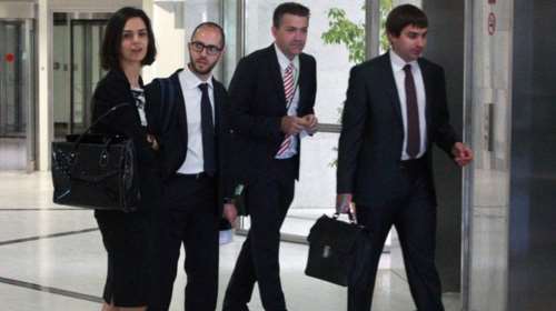 Δανειστές: Αν δεν θέλετε να μειώσετε συντάξεις, βρείτε 1,8 δισ. από φόρους