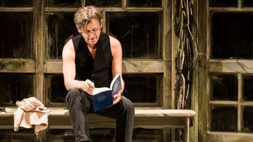 Ο Μπαρίσνικοφ στη σκηνή του θεάτρου