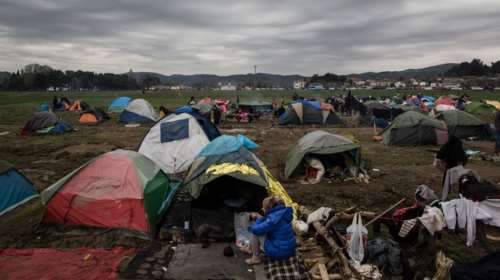 «Bουλιάζουν» τα νησιά, έφτασαν 2.700 πρόσφυγες σε μια μέρα