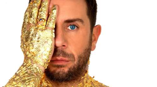 Η αμφιλεγόμενη μεταμφίεση του Γιώργου Μαζωνάκη σε Michael Jackson