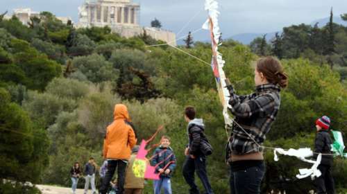 Κούλουμα με ομπρέλες και αδιάβροχα στου Φιλοπάππου