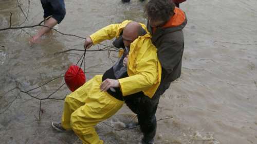 Απολογητική απάντηση της κυβέρνησης για τη &quot;μεγάλη έξοδο&quot;