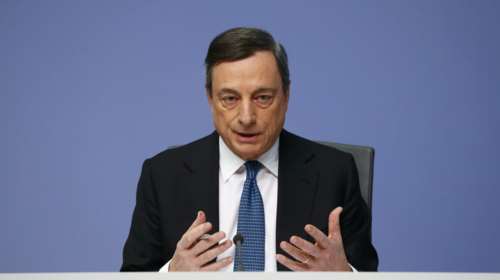 Ντράγκι: Θέμα των ελληνικών αρχών τα capital controls
