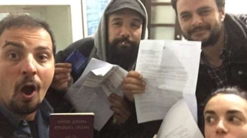 Η selfie των ρεπόρτερ στην ΠΓΔΜ μετά την απελευθέρωσή τους