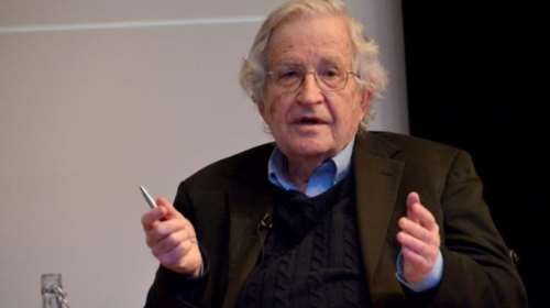 O Νόαμ Τσόμσκι στηρίζει το κόμμα του Βαρουφάκη