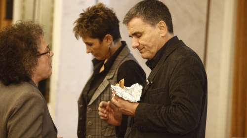 Επεσε...πείνα στον ΣΥΡΙΖΑ: Το κολατσιό Τσακαλώτου και Δρίτσα