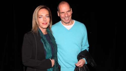 Βαρουφάκης: Η Δανάη Στράτου ποστάρει τις ομορφιές της Αίγινας αδιαφορώντας για τον σάλο [εικόνες]