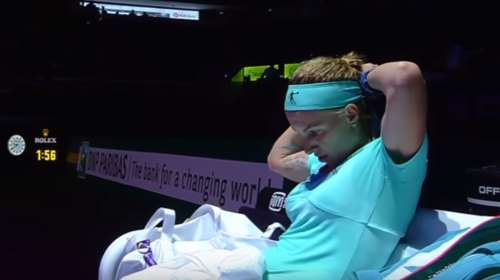 Η Κουζνέτοοβα κούρεψε την κοτσίδα της μέσα στο κορτ!