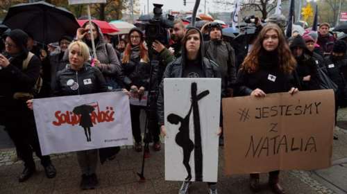Πολωνία: Στους δρόμους ξανά οι γυναίκες για τις αμβλώσεις