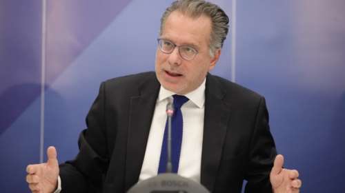 Κουμουτσάκος: Αντιμετωπίζουν το ΔΝΤ στην λογική μονά ζυγά