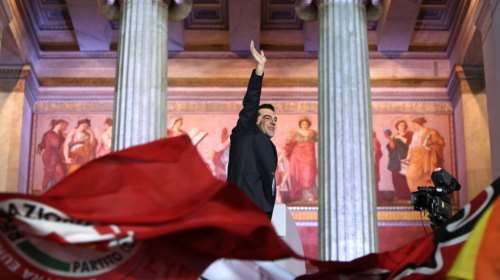 Corriere: Το άστρο του Τσίπρα ξεθωριάζει, αφότου εγκατέλειψε την επανάσταση