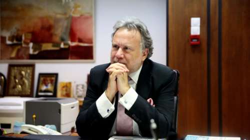 Ο Κατρούγκαλος φτιάχνει τηλεφωνικό κέντρο για συνταξιούχους με απορίες