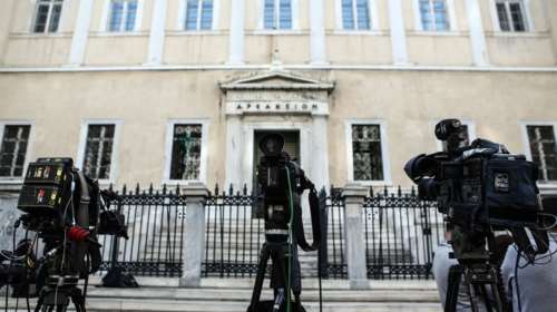 Ομοβροντία της αντιπολίτευσης, ζητά εκλογές και παραιτήσεις