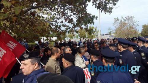 Διαμαρτυρίες και συνθήματα στην παρέλαση της Θεσσαλονίκης