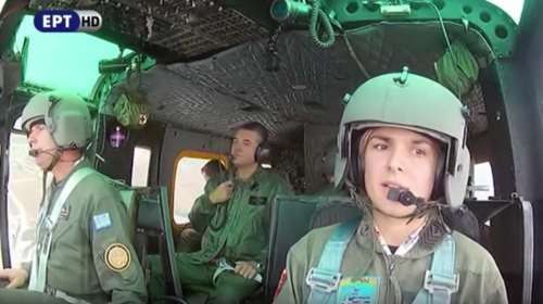 Η εντυπωσιακή πιλότος ελικοπτέρου που έκλεψε τις εντυπώσεις στην παρέλαση