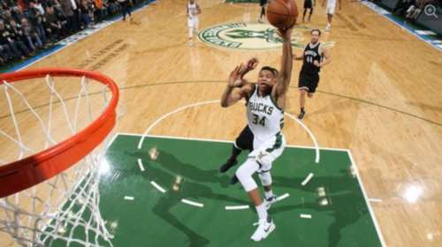 Στο Top -10 το απίθανο κάρφωμα του Αντετοκούνμπο [Βίντεο]