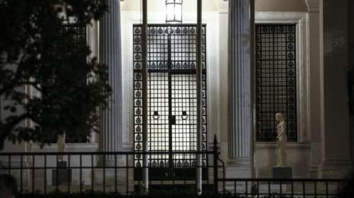 Δεν τους βγαίνει τίποτα: Πως το Μαξίμου έχασε το &quot;άστρο&quot; του