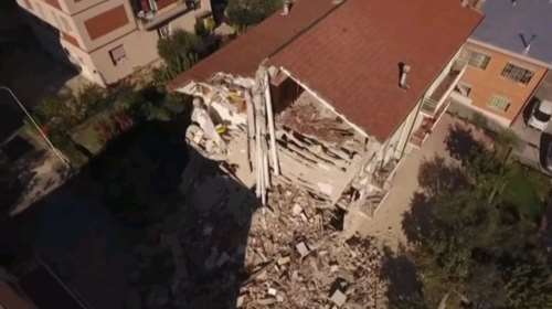 Τα drones αποκαλύπτουν εικόνες &quot;Χιροσίμα&quot; στην Ιταλία μετά τη νέα δόνηση