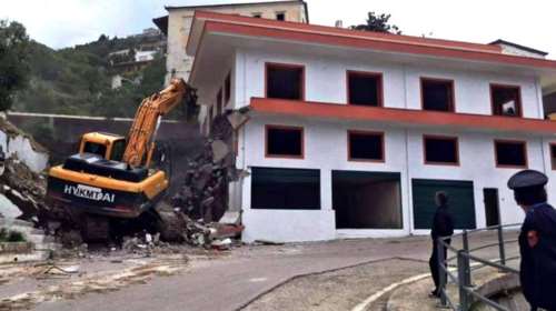 Οι αλβανικές αρχές κατεδαφίζουν σπίτια ομογενών στη Χειμάρρα