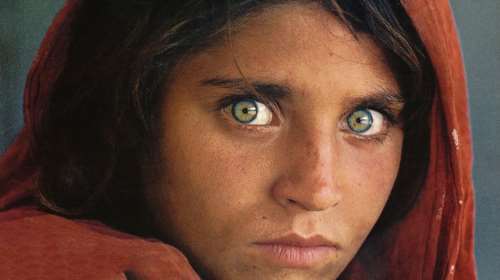 Αποφυλακίζεται η «μικρή Αφγανή» του National Geographic