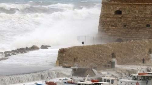 Ηράκλειο: Τραυματίστηκε Λιμενικός, έπεσε άνδρας στο λιμάνι