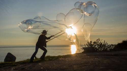 Καλλιτέχνες της .... σαπουνόφουσκας δημιουργούν ονειρικούς κόσμους