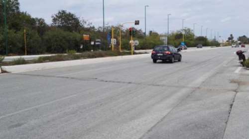 Μυστήριο:Γυναίκα χτυπάει με το ΙΧ της τρεις φορές τον ίδιο άνδρα!