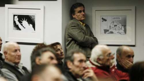 Αρθρο φωτιά των «53» για Πολύδωρα, αλλά αφού «κάηκε»