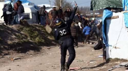 Ξέσπασαν επεισόδια με ανηλίκους στη &quot;ζούγκλα&quot; του Καλαί