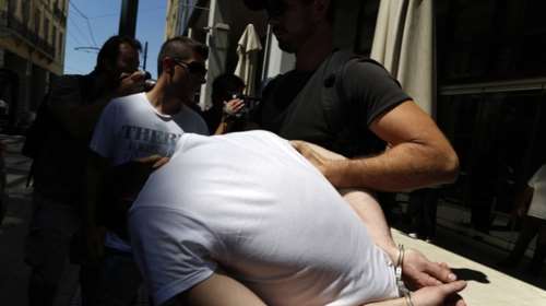 Με ψεύτικο όπλο &  διακοσμητική χειροβοβίδα λήστεψε 3 τράπεζες