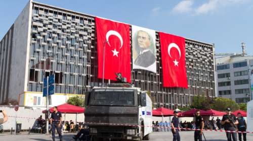 Eντάλματα σύλληψης για 137 πανεπιστημιακούς στην Τουρκία