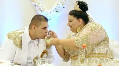 Φόρεσε χρυσό νυφικό 200.000 ευρώ στο γάμο της-εικόνες και βίντεο