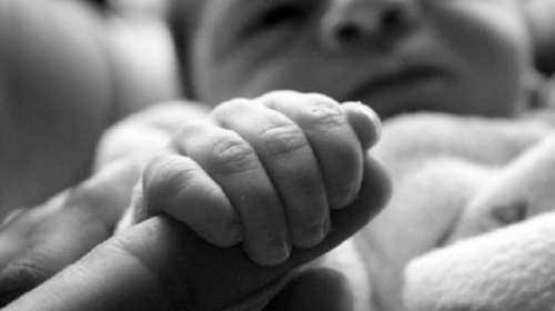 Σημαντική μείωση της τάξης του σχεδόν 25% στις υιοθεσίες