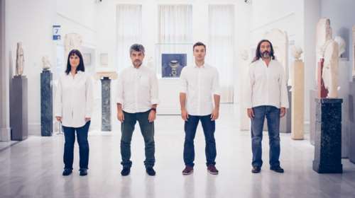 Από τη σιωπή της προθήκης στο θεατρικό λόγο στο Μπενάκη