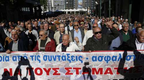 Χιλιάδες συνταξιούχοι στους δρόμους για τις περικοπές
