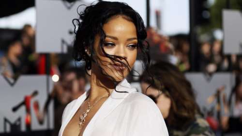 Η Rihanna (πάλι) με τα... απολύτως απαραίτητα