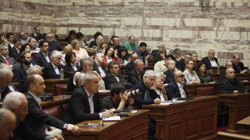 Γκρίνιες βουλευτών του ΣΥΡΙΖΑ για το «βάλτωμα» με τα κανάλια