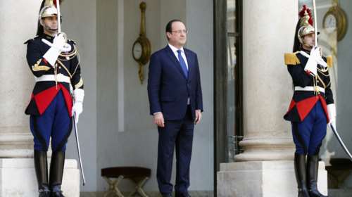 Ο Economist "αποκαθηλώνει" τον Φρανσουά Ολάντ