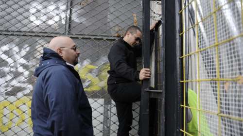 Ξενοφοβικό σώου Κασιδιάρη στην εκκένωση του Βοτανικού