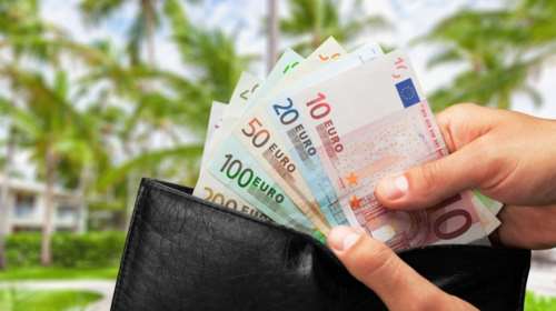 Ροδίτισσα «μάδησε» ομογενή από το Καμερούν πουλώντας του έρωτα